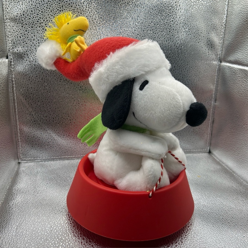 Peanuts Hallmark Plush Snoopy & Woodstock Sledding in Dog Dish Musical Movement